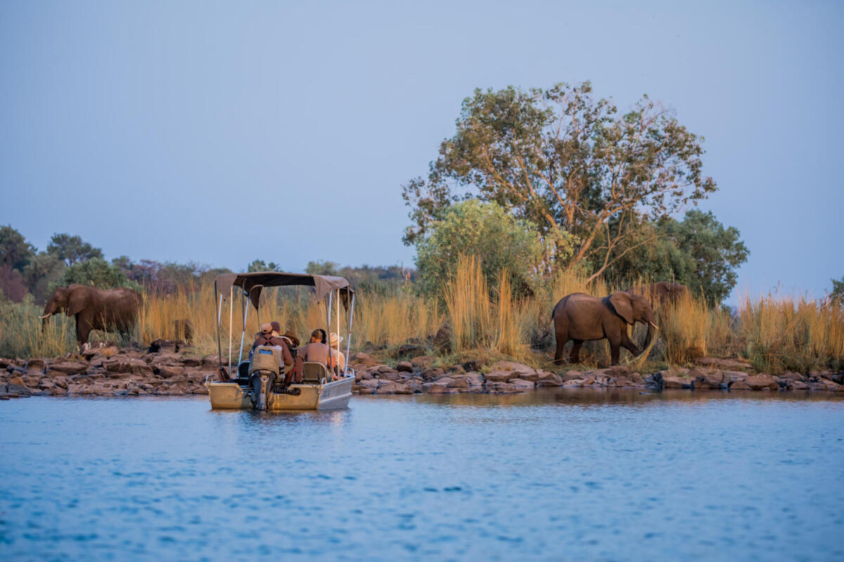 Cedarberg Travel | Sindabezi Island Lodge