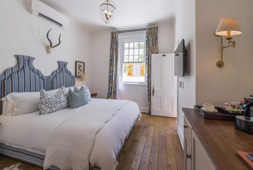Bachelor Rooms 