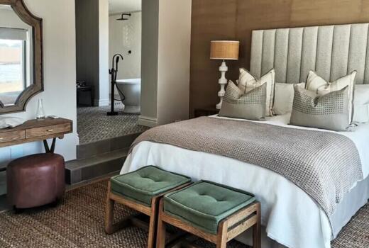 Lakeside Suite
