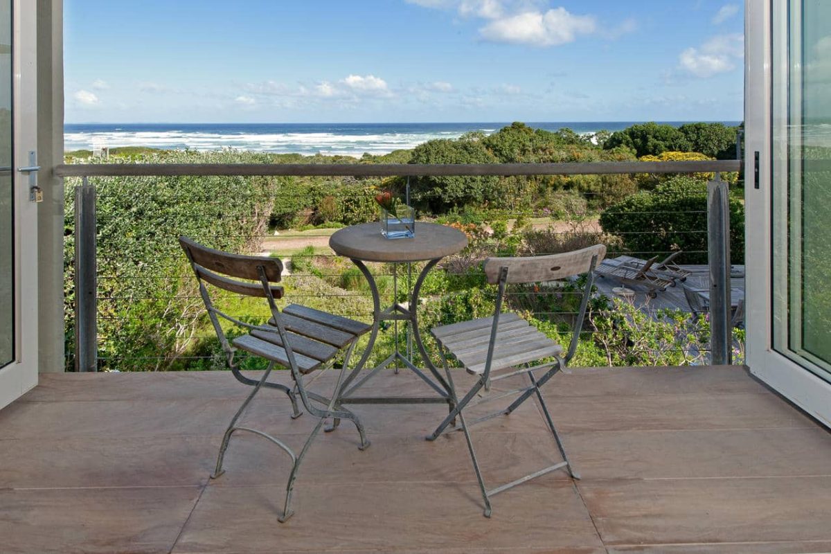 Cedarberg Travel | Mosselberg on Grotto Beach