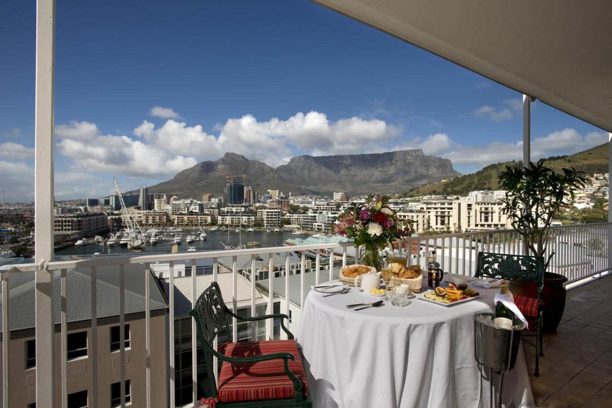 Cedarberg Travel | Commodore Hotel