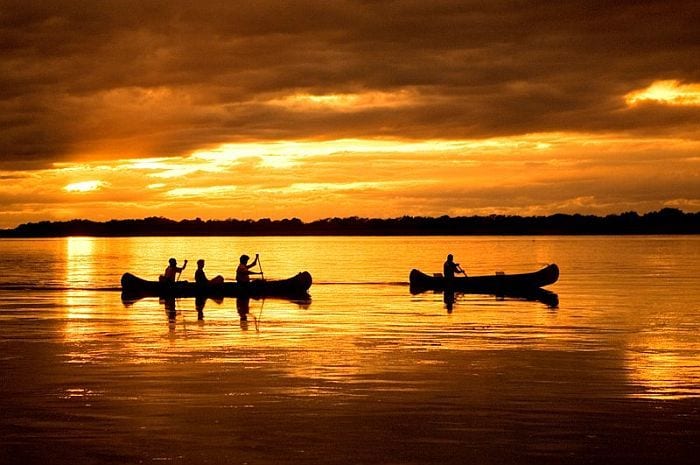 Two Rivers safari in Zambia, canoing on the zambezi