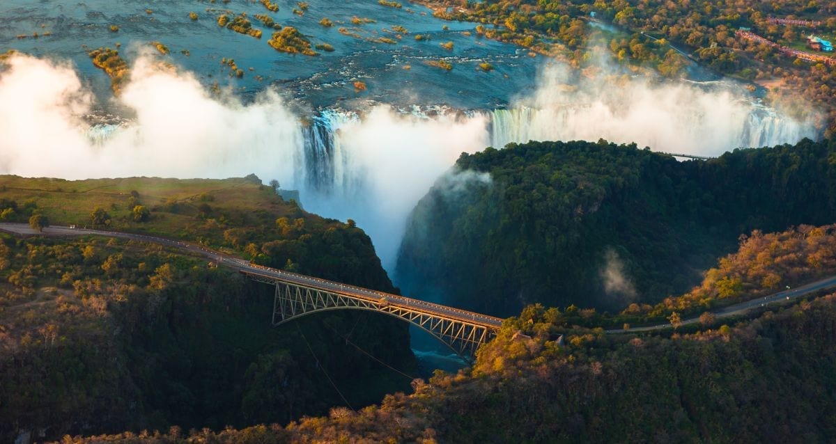 Botswana vs Zambia vs Zimbabwe comparison - Victoria Falls on the border of Zimbabwe and Zambia