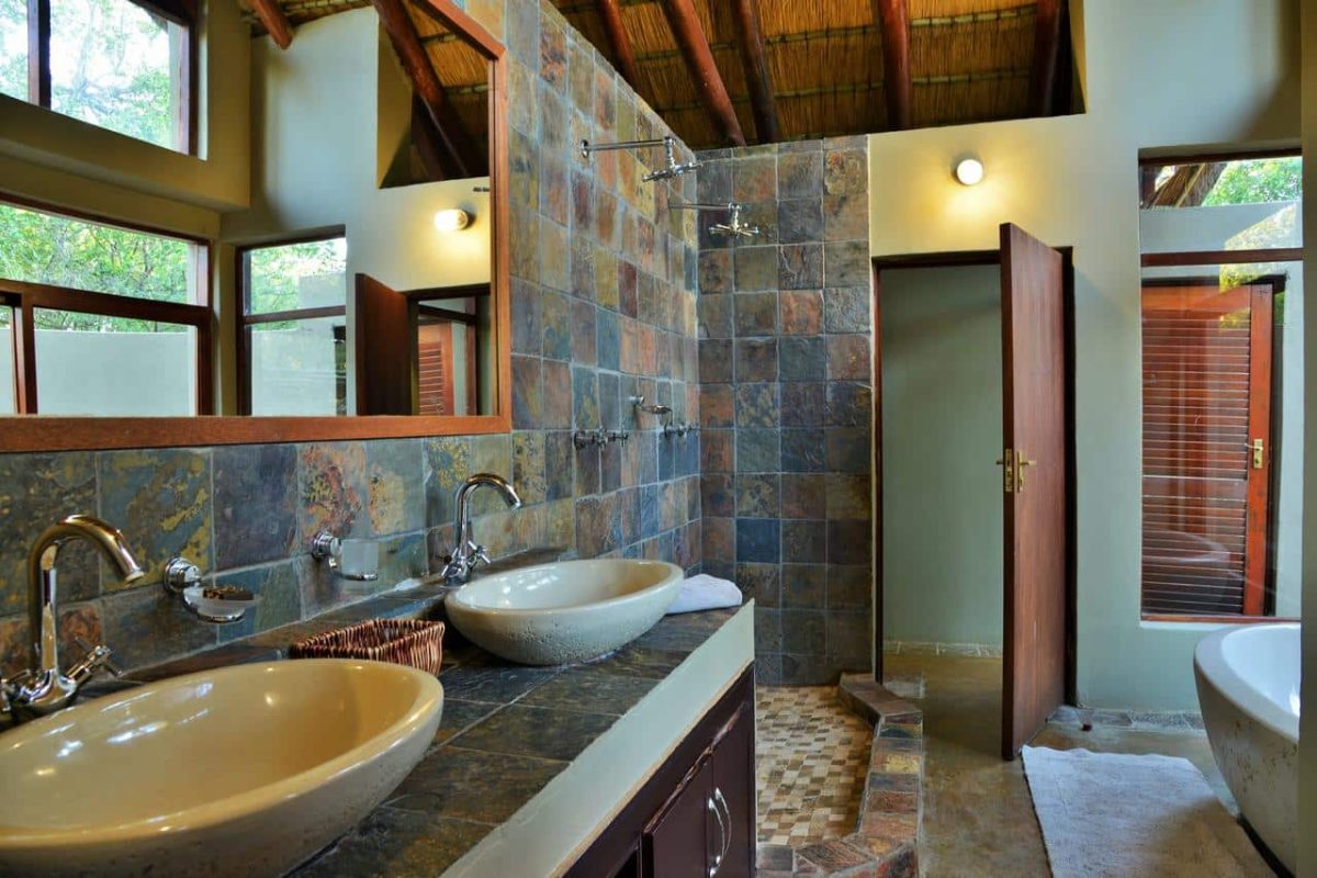 Cedarberg Travel | Black Rhino Game Lodge