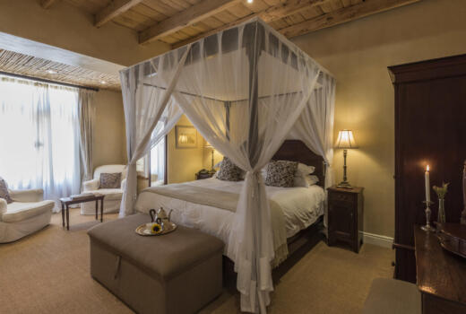 Courtyard Manor (4 Rooms)