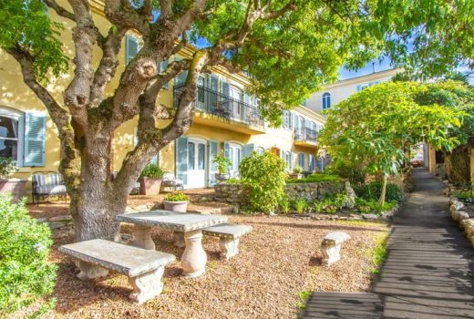 Auberge Burgundy