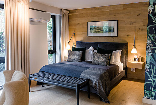 Master Suite with Patio Garden (Maison Noir)